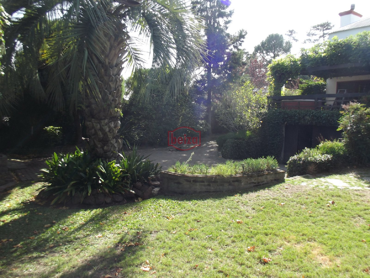 Casa ID.163566/Muy-buena-ubicación-a-metros-de-la-costa - Pinares - Casa de  4 dormitorios