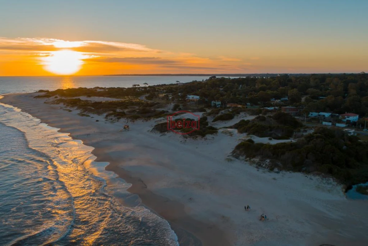 Casa ID.166884/Casa-en-Maldonado,-3-dormitorios - Venta Complejo de 7 Bungalows Bello Horizonte a pasos del Mar