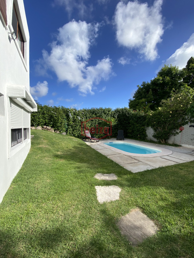 Casa ID.166647/Casa-en-parada-a-100-metros-del-mar,- - Amplia Casa de 4 dormitorios y 3 baños en Mansa 