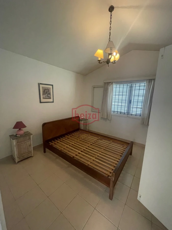 Casa ID.166171/Casa-de-3-dormitorios-en-Playa-Mansa.- - Casa en venta para clinica