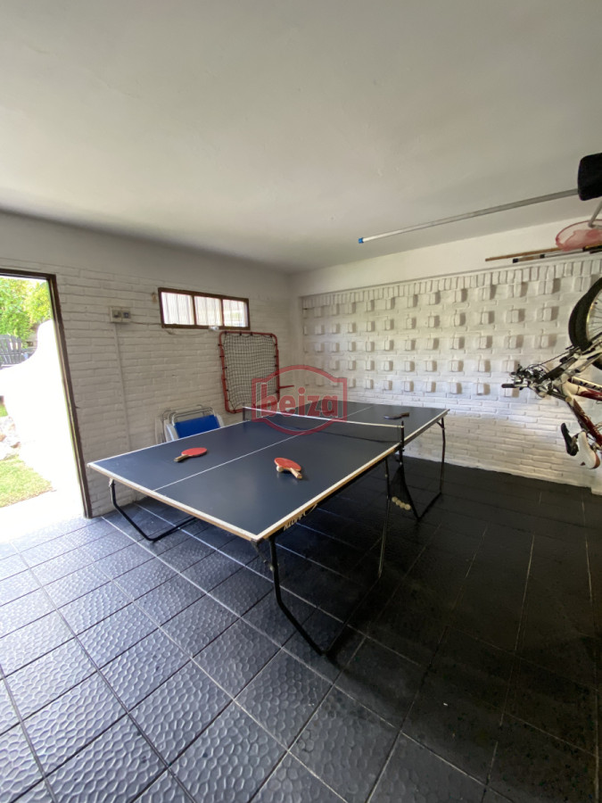 Casa ID.166647/Casa-en-parada-a-100-metros-del-mar,- - Amplia Casa de 4 dormitorios y 3 baños en Mansa 