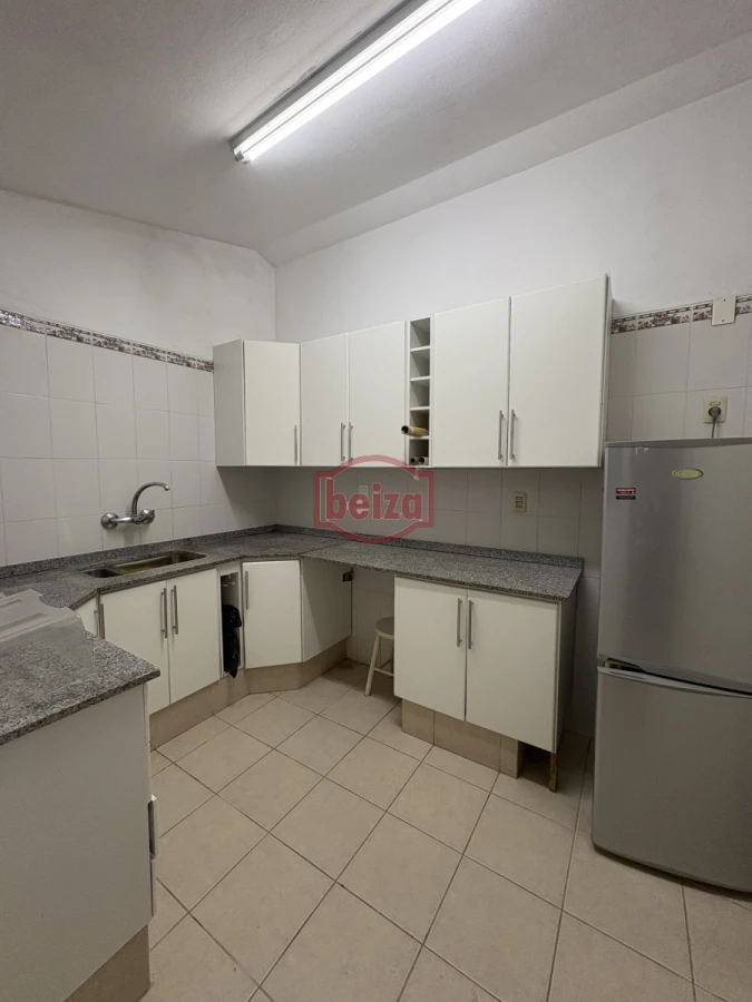 Casa ID.166171/Casa-de-3-dormitorios-en-Playa-Mansa.- - Casa en venta para clinica