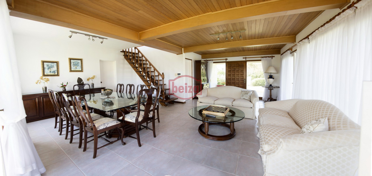 Casa ID.163770/Excelente-casa-moderna-en-Tio-tom,-pegada-al-mar - EXCLUSIVA PROPIEDAD Frente a la bahía, en lo alto y con una vista majestuosa al atardecer.