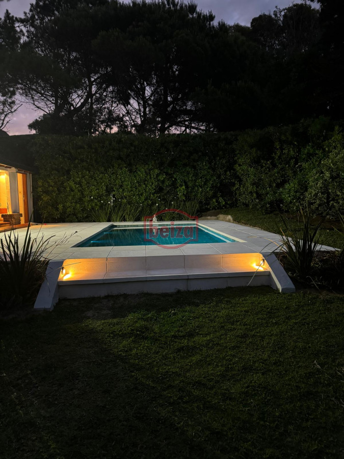 Casa ID.166879/Casa-de-3-Dormitorios-en-Manantiales - Alquiler casa 4 dormitorios a pasos del mar playa brava Punta del Este