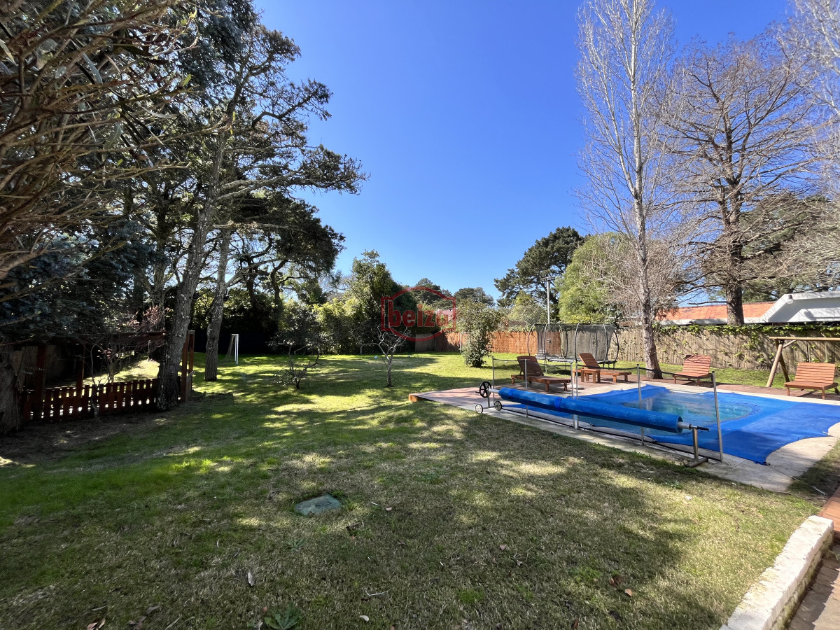 Casa ID.166852/Venta-casa-5-dormitorios-en-Playa-Mansa-Punta-del-Este - Venta casa 4 dormitorios Barrio Golf Punta del Este