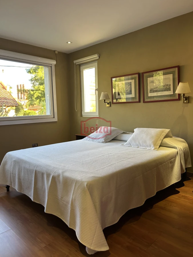 Casa ID.165932 - Venta. Playa Mansa. 3 Dormitorios. Excelente calidad constructiva.