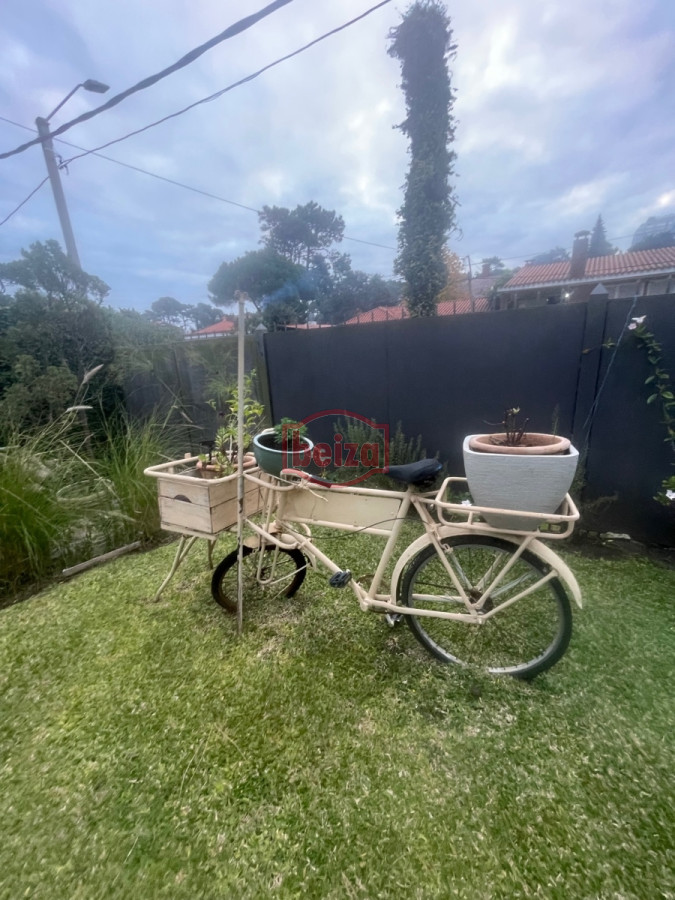 Casa ID.164834/En-venta-y-Alquiler..-imperdible-oportunidad..-a-metros-del-mar!!! - Venta en Mansa de 4 dormitorios pileta