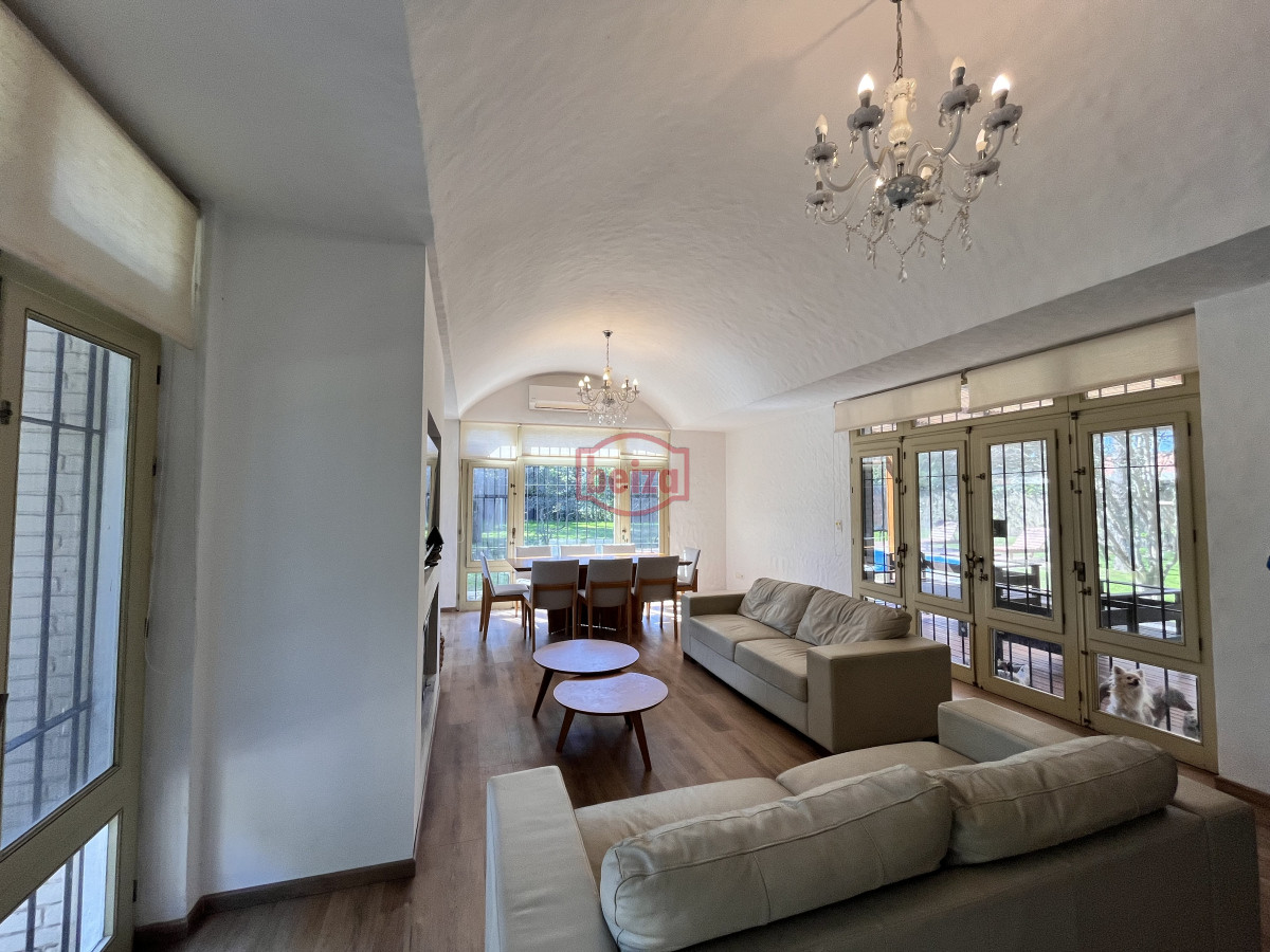 Casa ID.166852/Venta-casa-5-dormitorios-en-Playa-Mansa-Punta-del-Este - Venta casa 4 dormitorios Barrio Golf Punta del Este