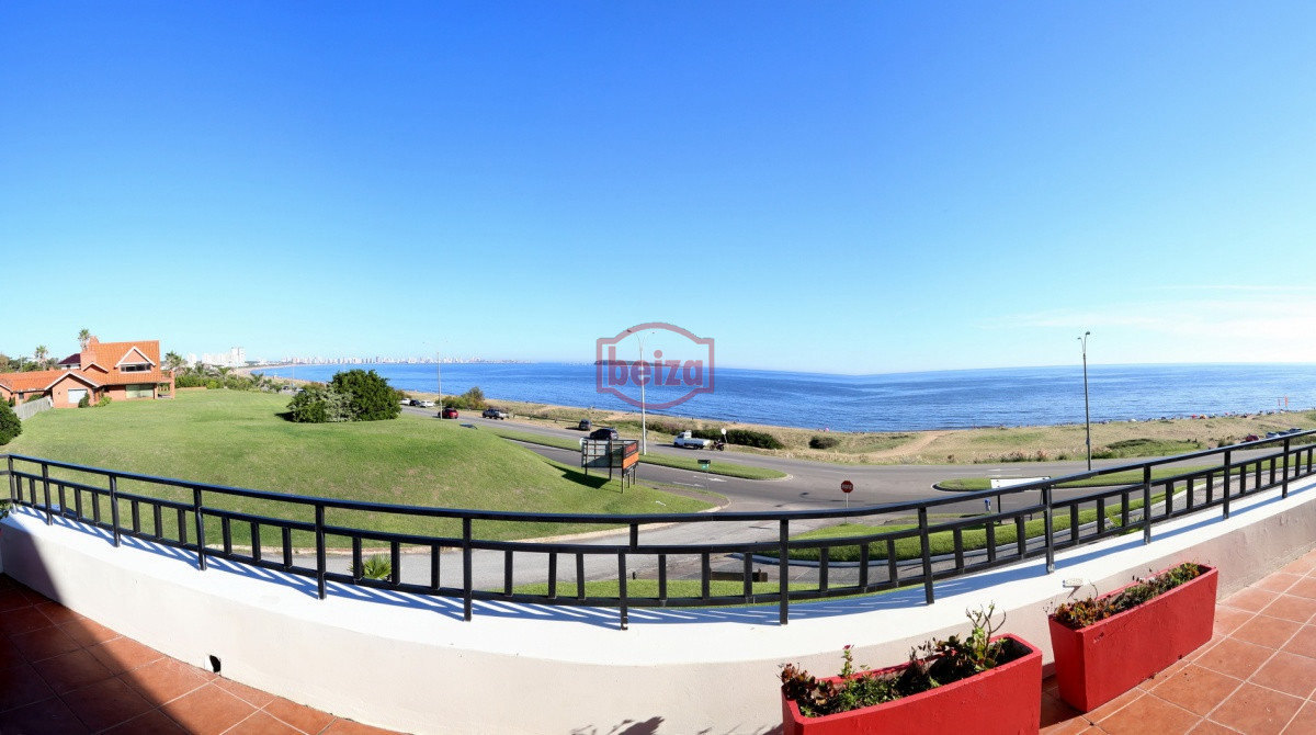 Casa ID.163770/Excelente-casa-moderna-en-Tio-tom,-pegada-al-mar - EXCLUSIVA PROPIEDAD Frente a la bahía, en lo alto y con una vista majestuosa al atardecer.