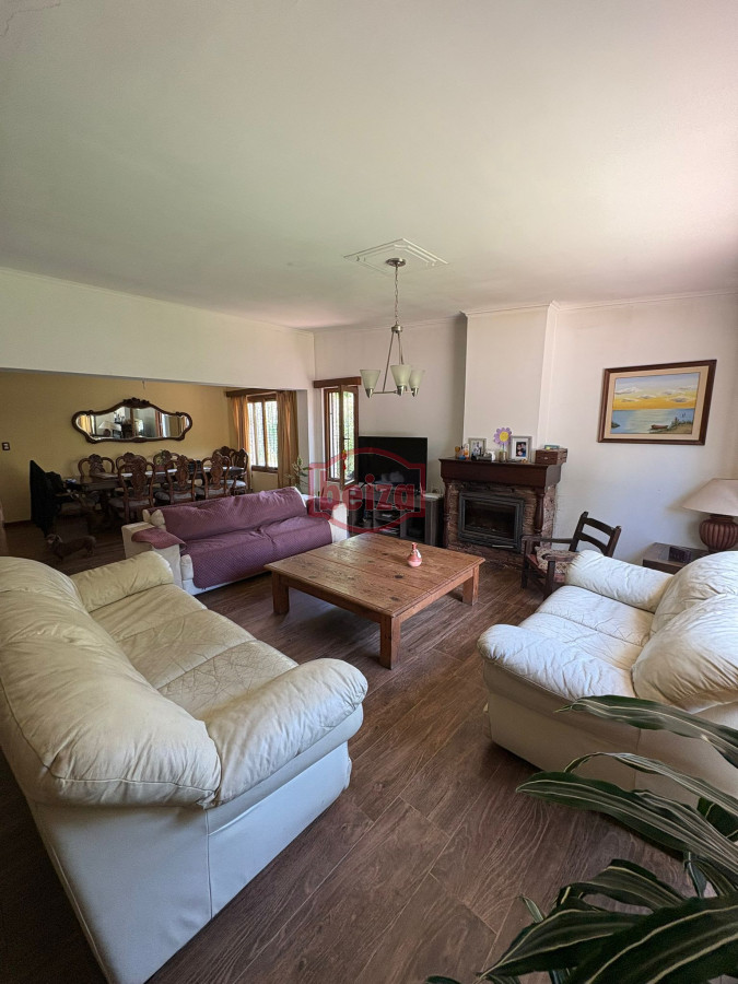 Casa ID.167001/Hermosa-casa-quinta-compuesta-de-3-construcciones,-Casa-de-Huéspedes - venta casa con amplios ambientes