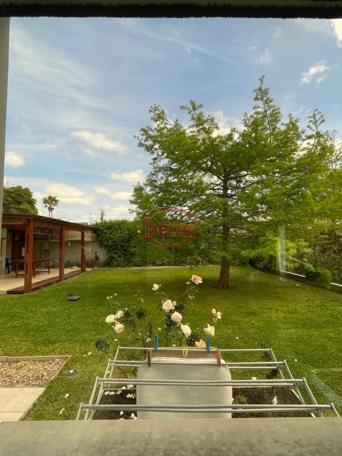 Casa ID.165932 - Venta. Playa Mansa. 3 Dormitorios. Excelente calidad constructiva.