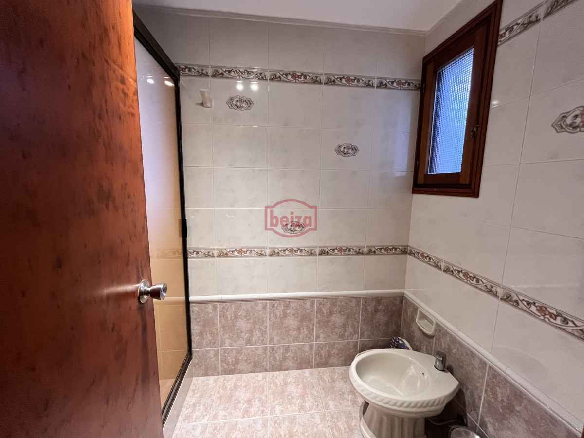 Casa ID.166879/Casa-de-3-Dormitorios-en-Manantiales - Alquiler casa 4 dormitorios a pasos del mar playa brava Punta del Este