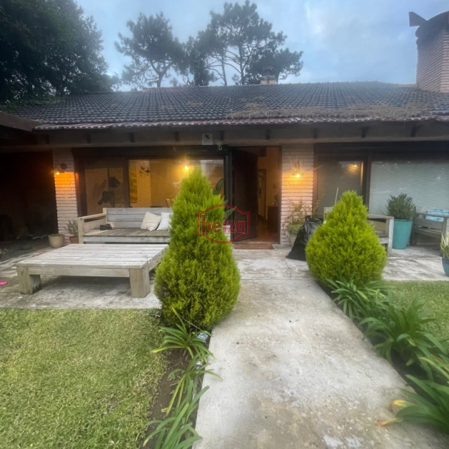 Casa ID.164834/Casa-en-Venta-de-5-dormitorios-en-San-Rafael-,-Punta-del-este- - Venta en Mansa de 4 dormitorios pileta