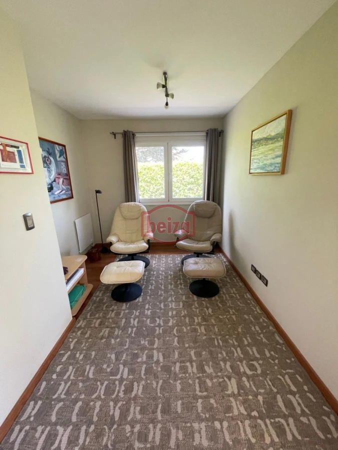 Casa ID.165932 - Venta. Playa Mansa. 3 Dormitorios. Excelente calidad constructiva.