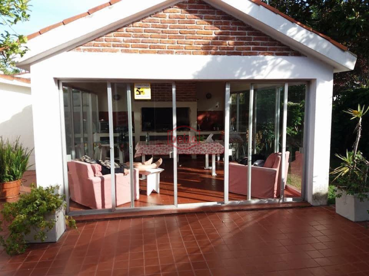 Casa ID.165440/Alquiler-de-casa-de-3-dormitorios-en-Pinares,-Punta-del-Este - alquiler una cuadra del mar MANSA