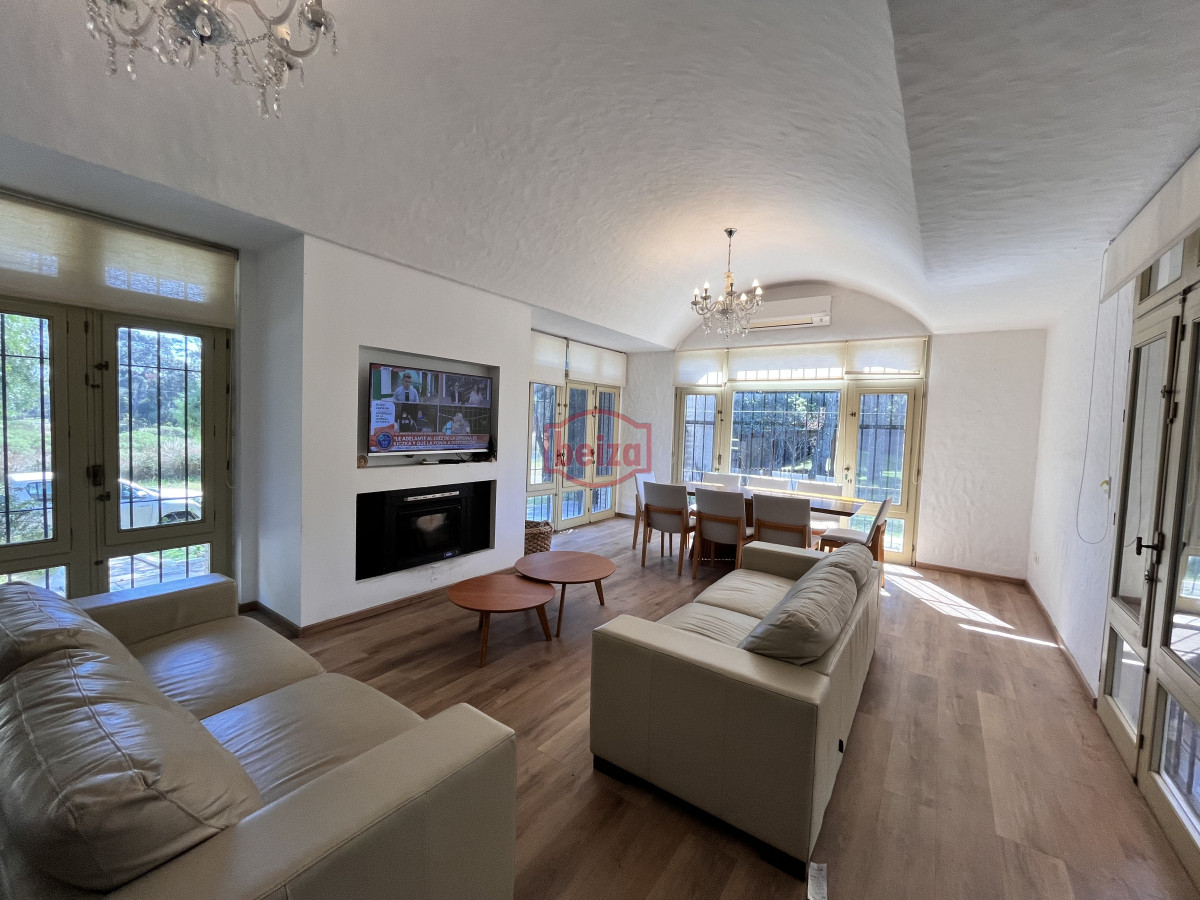 Casa ID.166852/Venta-casa-5-dormitorios-en-Playa-Mansa-Punta-del-Este - Venta casa 4 dormitorios Barrio Golf Punta del Este