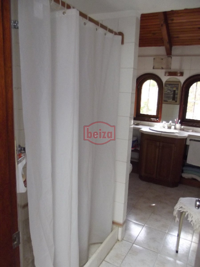 Casa ID.163566/Muy-buena-ubicación-a-metros-de-la-costa - Pinares - Casa de  4 dormitorios