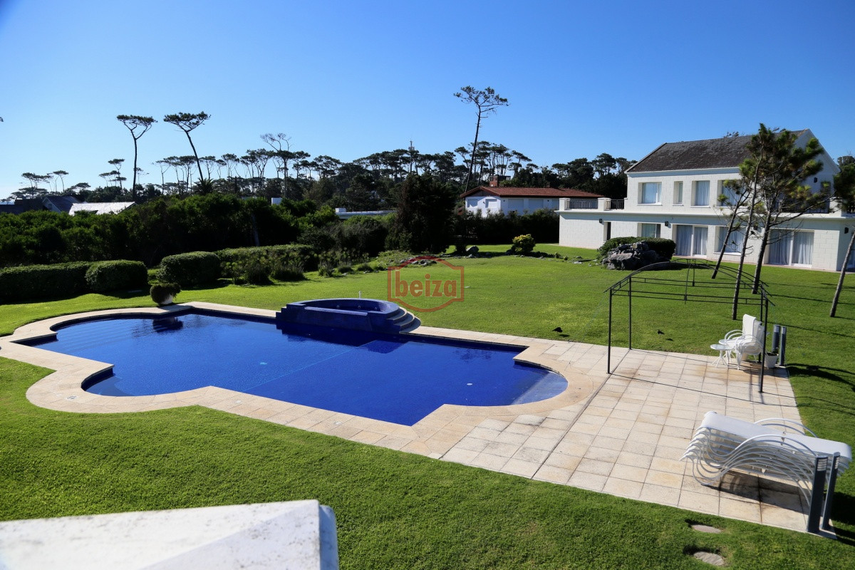 Casa ID.163770/Excelente-casa-moderna-en-Tio-tom,-pegada-al-mar - EXCLUSIVA PROPIEDAD Frente a la bahía, en lo alto y con una vista majestuosa al atardecer.
