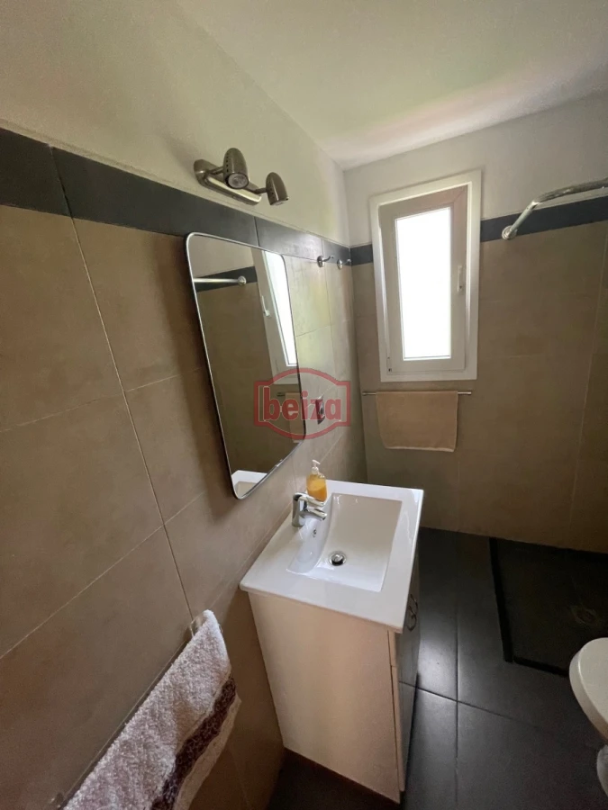 Casa ID.165932 - Venta. Playa Mansa. 3 Dormitorios. Excelente calidad constructiva.