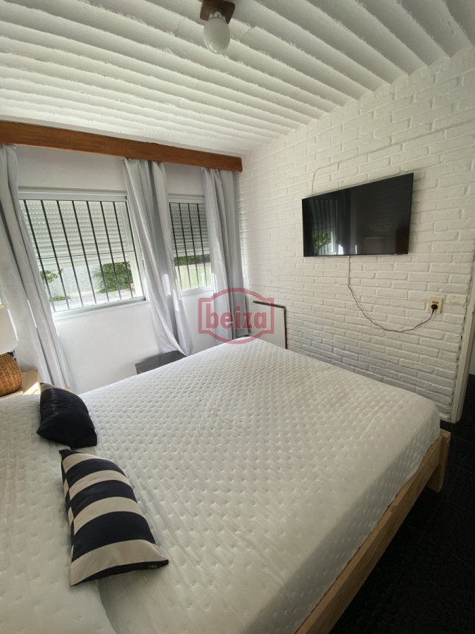 Casa ID.166647/Casa-en-parada-a-100-metros-del-mar,- - Amplia Casa de 4 dormitorios y 3 baños en Mansa 