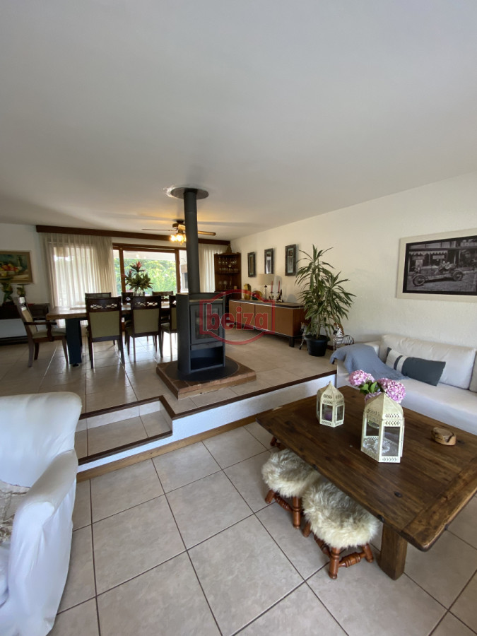 Casa ID.166647/Casa-en-parada-a-100-metros-del-mar,- - Amplia Casa de 4 dormitorios y 3 baños en Mansa 