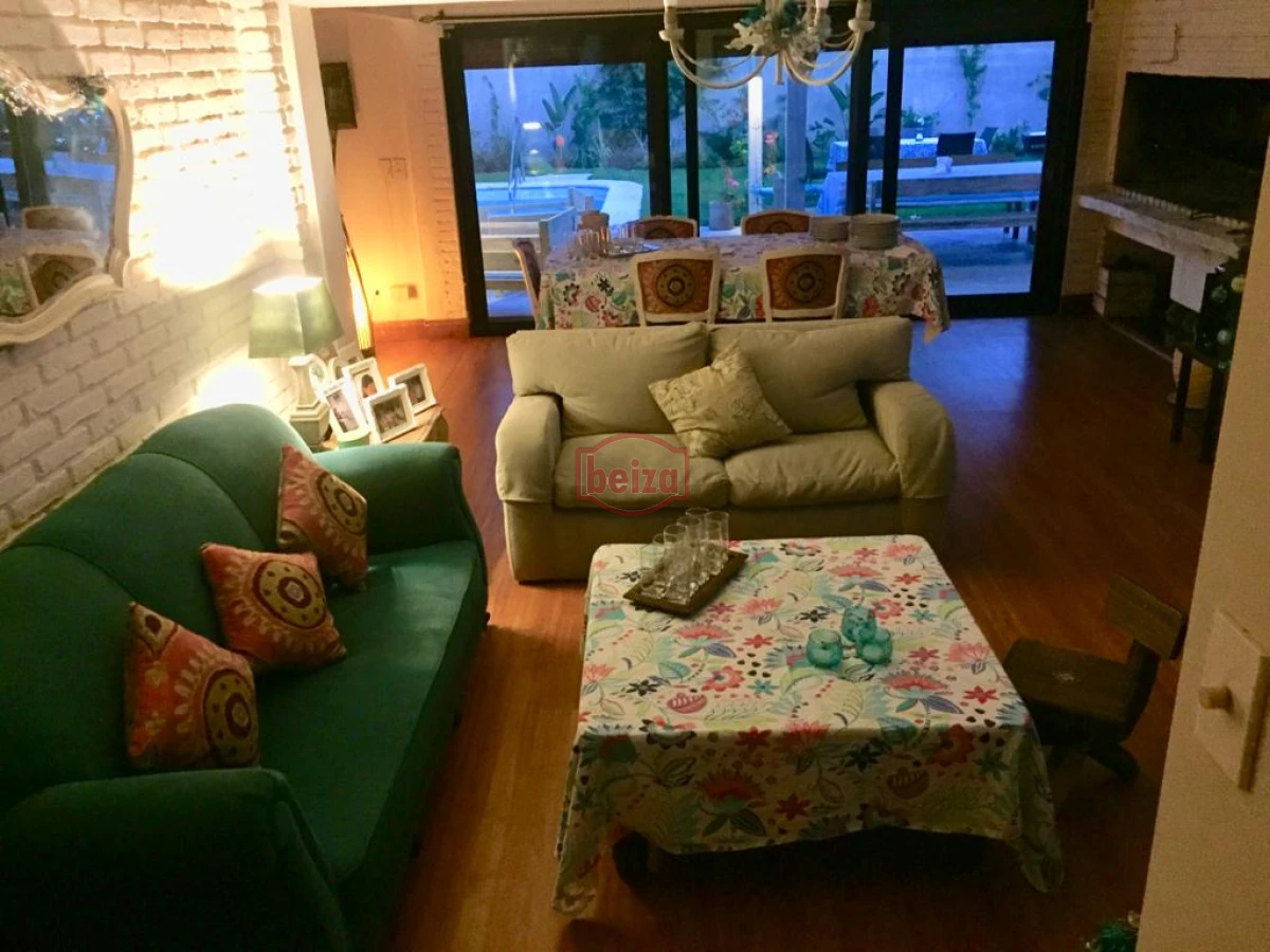 Casa ID.164834/Casa-en-Punta-Piedras-4-dormitorios - Venta en Mansa de 4 dormitorios pileta