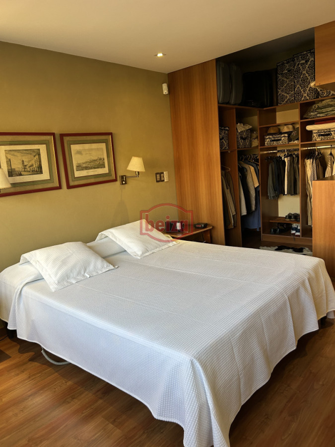 Casa ID.165932/Playa-Mansa-a-150-metros-de-la-costa - Venta. Playa Mansa. 3 Dormitorios. Excelente calidad constructiva.