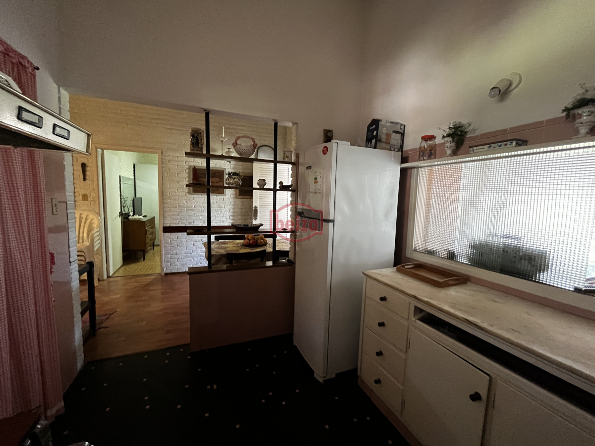 Casa ID.166889/Amplia-casa-de-7-dormitorios-en-Punta-del-Este - Venta casa sobre avenida Italia punta del este ideal inversores