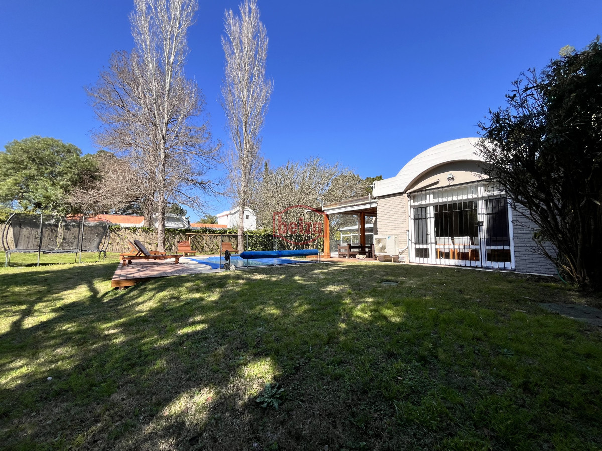 Casa ID.166852/Venta-casa-5-dormitorios-en-Playa-Mansa-Punta-del-Este - Venta casa 4 dormitorios Barrio Golf Punta del Este
