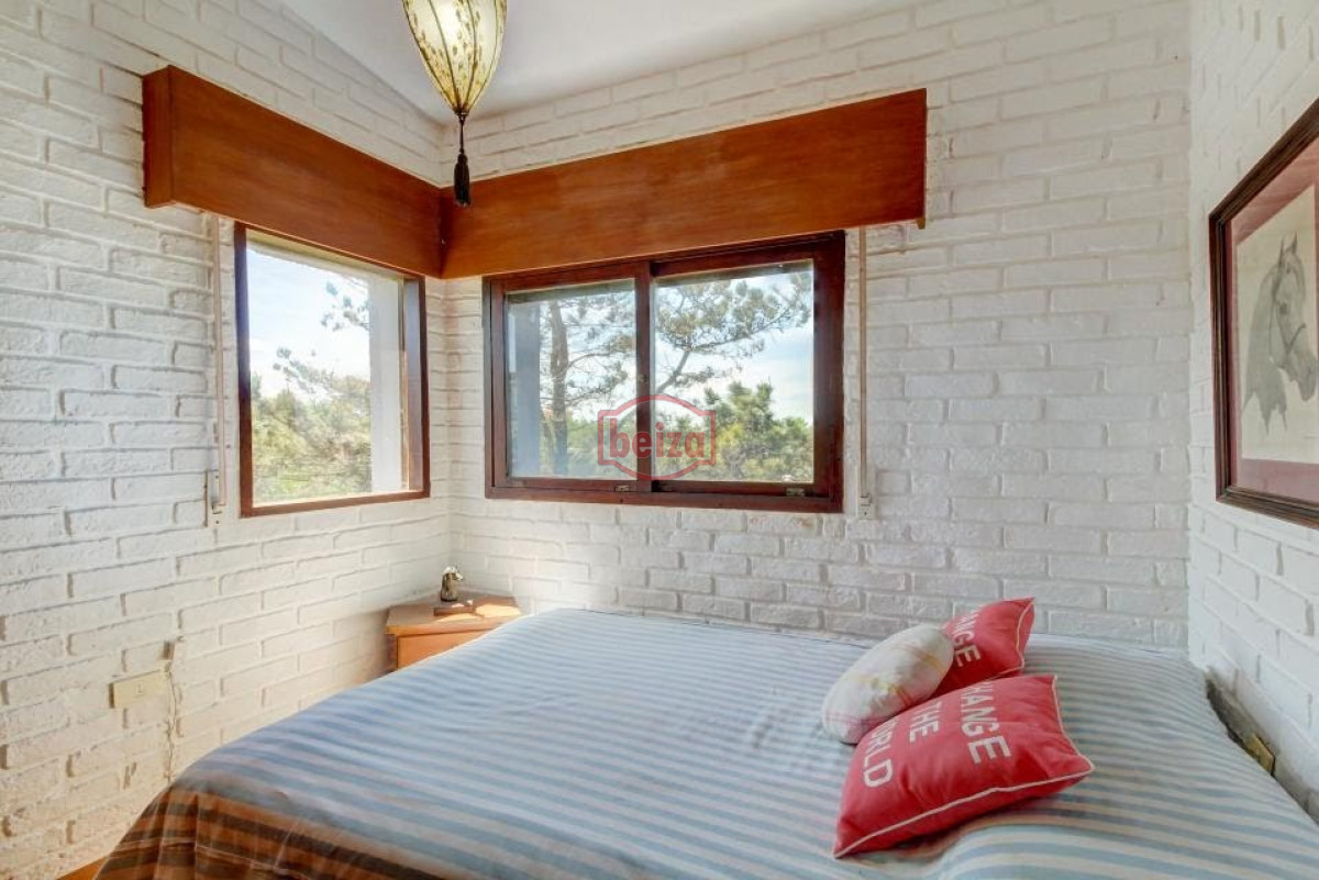 Casa ID.165180/Moderna-casa-en-barrio-privado - Casa en Punta Piedras 4 dormitorios