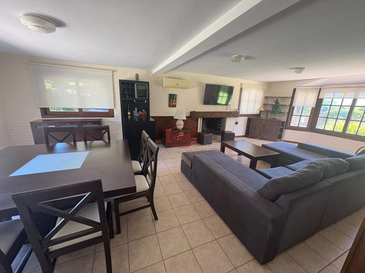 Casa ID.167008/mansa-una-cuadra-del-mar - Alquiler amplia casa 5 dormitorios