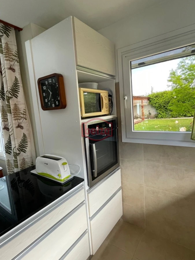 Casa ID.165932 - Venta. Playa Mansa. 3 Dormitorios. Excelente calidad constructiva.