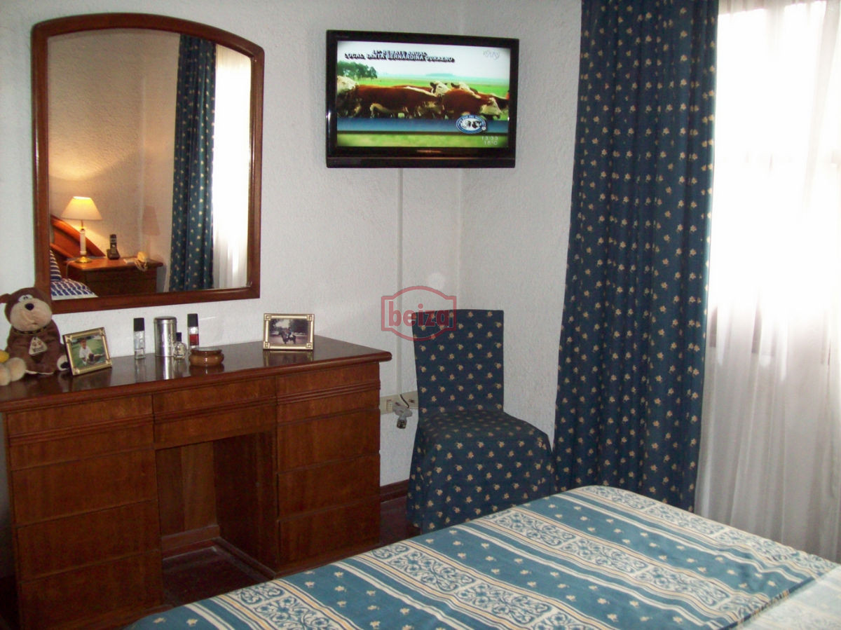 Casa ID.163284/Casa-de-5-dormitorios-en-Montoya,-Punta-del-Este - Mansa. Casa 3 Dormitorios con Apartamento de huéspedes. Piscina.