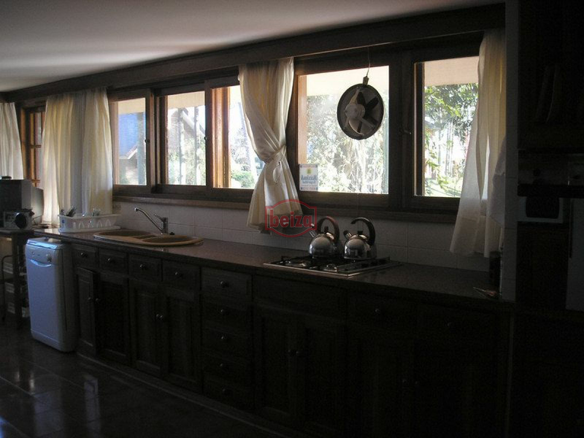Casa ID.163123/Casa-en-Mansa,-3-dormitorios- - Casa en Mansa, 5 dormitorios *