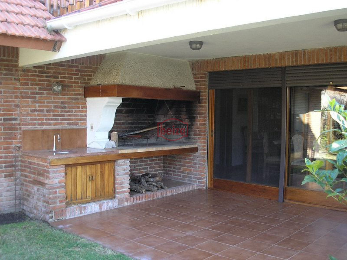 Casa ID.163123/Casa-en-Mansa,-3-dormitorios- - Casa en Mansa, 5 dormitorios *