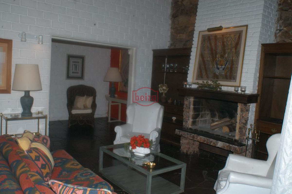 Casa ID.163149/Casa-en-Mansa,-6-dormitorios-* - Casa en Mansa, 4 dormitorios *