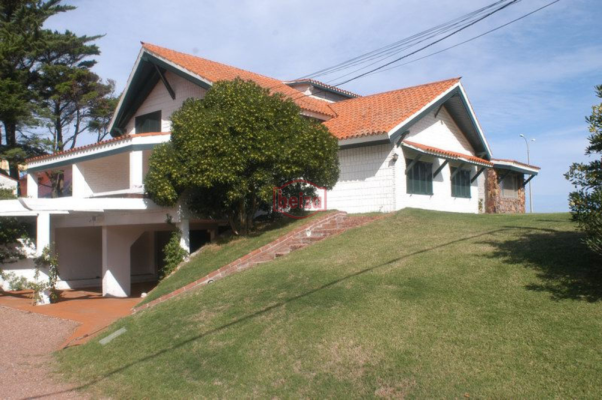 Casa ID.163149/Casa-en-Mansa,-6-dormitorios-* - Casa en Mansa, 4 dormitorios *