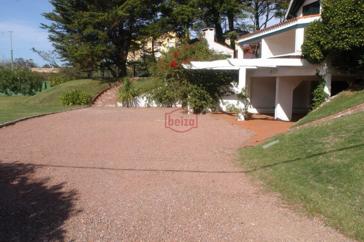 Casa ID.163149/Casa-en-Mansa,-6-dormitorios-* - Casa en Mansa, 4 dormitorios *