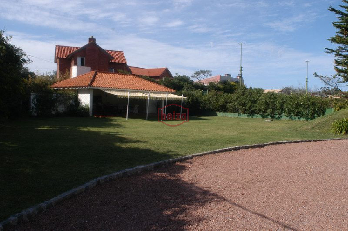 Casa ID.163149/Casa-en-Mansa,-6-dormitorios-* - Casa en Mansa, 4 dormitorios *