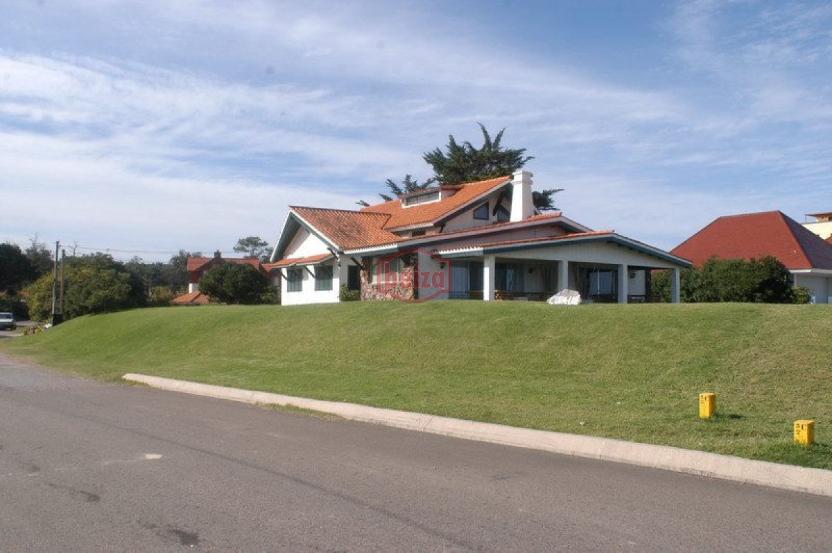 Casa ID.163149/Casa-en-Mansa,-6-dormitorios-* - Casa en Mansa, 4 dormitorios *