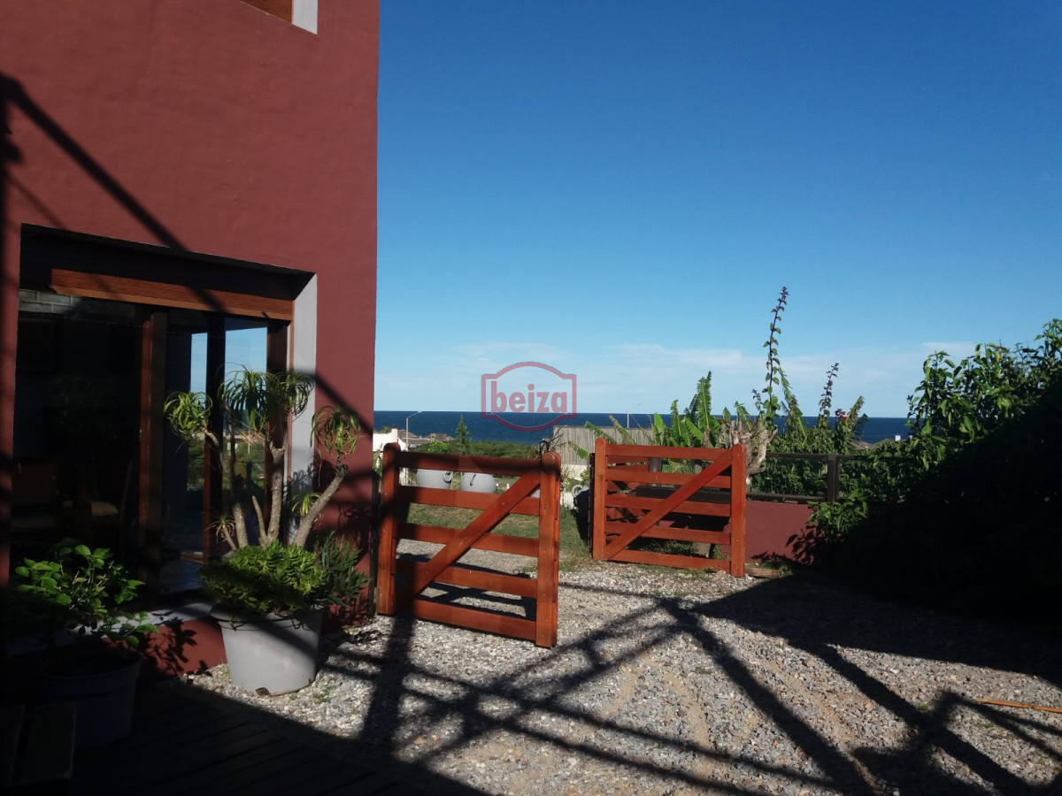 Casa ID.165180/Moderna-casa-en-barrio-privado - Casa en Punta Piedras 4 dormitorios