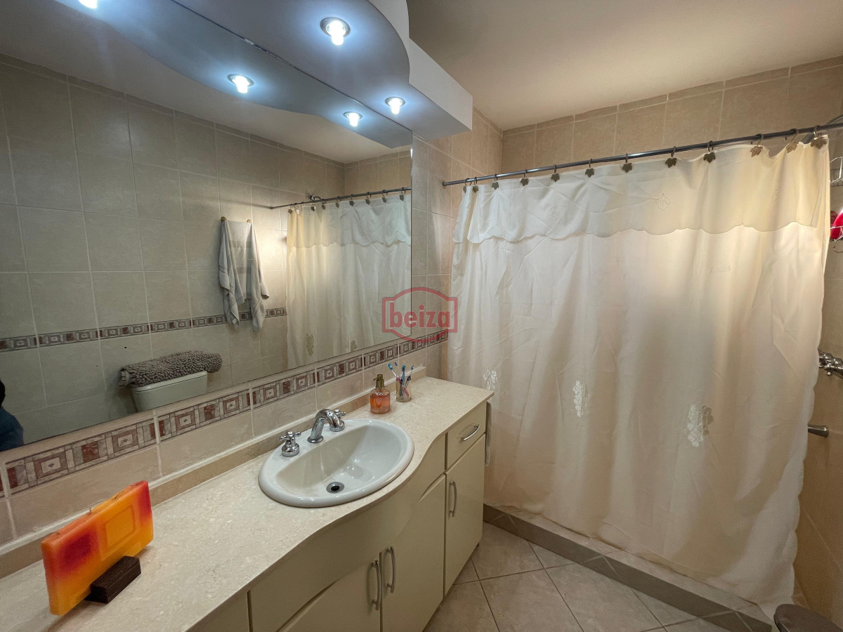 Casa ID.163274/Casa-en-Country,-3-dormitorios-* - Playa Mansa a 150 metros de la costa