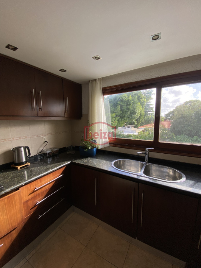 Casa ID.166647/Casa-en-parada-a-100-metros-del-mar,- - Amplia Casa de 4 dormitorios y 3 baños en Mansa 