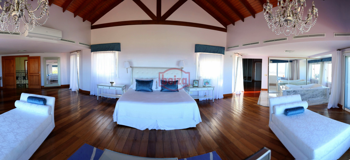 Casa ID.163770/Excelente-casa-moderna-en-Tio-tom,-pegada-al-mar - EXCLUSIVA PROPIEDAD Frente a la bahía, en lo alto y con una vista majestuosa al atardecer.