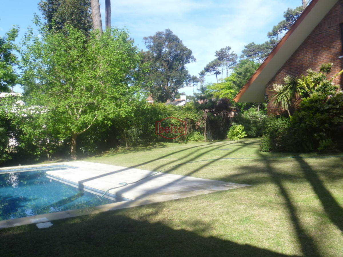 Casa ID.163123/Casa-en-Mansa,-3-dormitorios- - Casa en Mansa, 5 dormitorios *