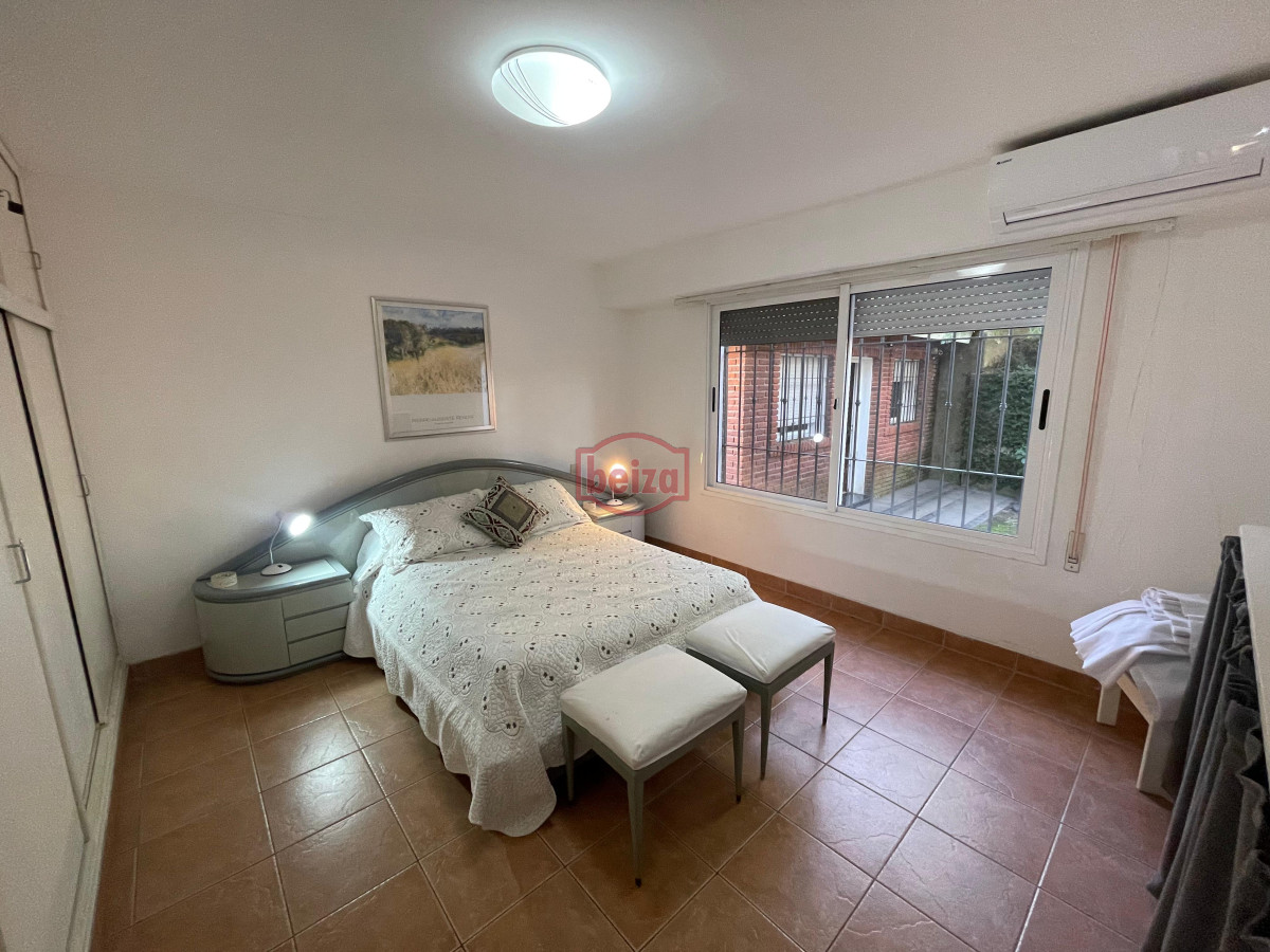 Casa ID.163274/Casa-en-Country,-3-dormitorios-* - Playa Mansa a 150 metros de la costa