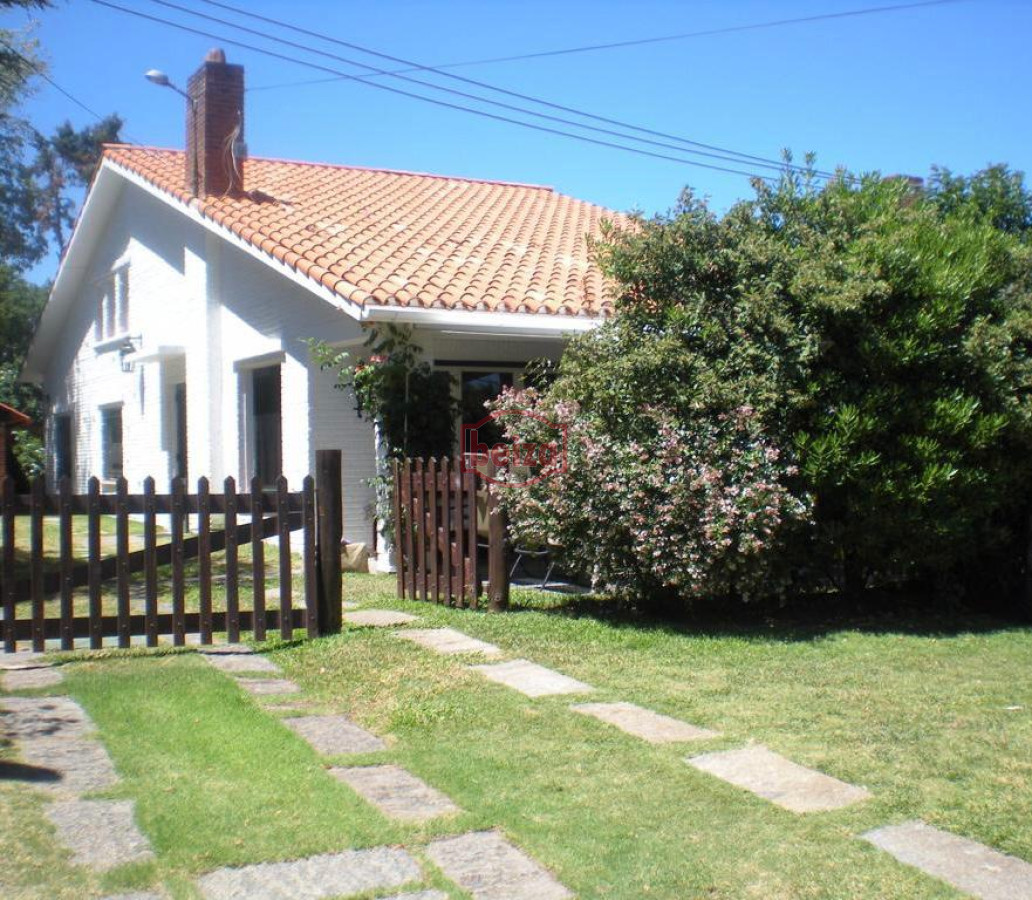Casa ID.165878/Casa-de-3-dormitorios-en-Punta-del-Este-Excelente-ubicación - VENTRA casa en paradas mansa