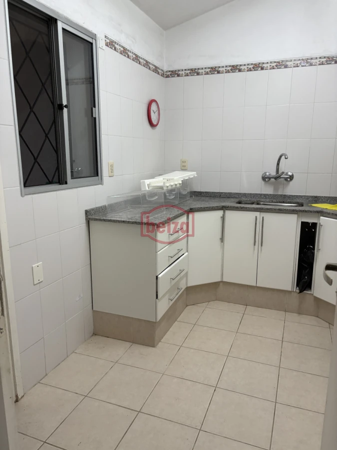 Casa ID.166171/Casa-de-3-dormitorios-en-Playa-Mansa.- - Casa en venta para clinica