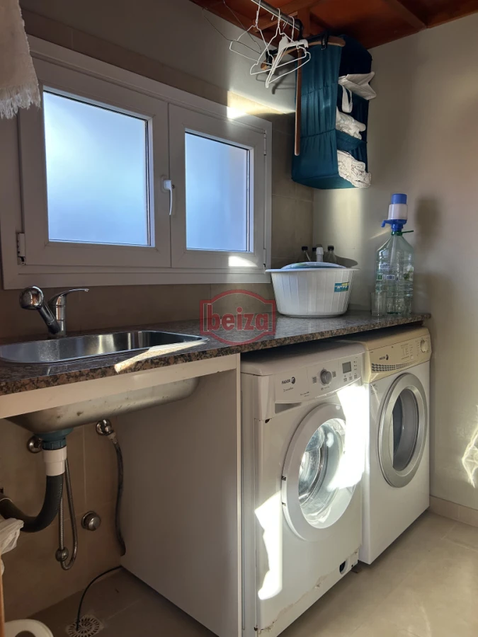 Casa ID.165932 - Venta. Playa Mansa. 3 Dormitorios. Excelente calidad constructiva.