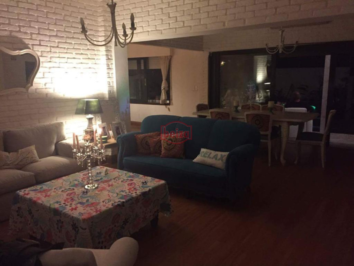 Casa ID.164834/En-venta-y-Alquiler..-imperdible-oportunidad..-a-metros-del-mar!!! - Venta en Mansa de 4 dormitorios pileta
